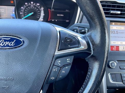 Used 2017 Ford Fusion SE w/ Equipment Group 201A image 19