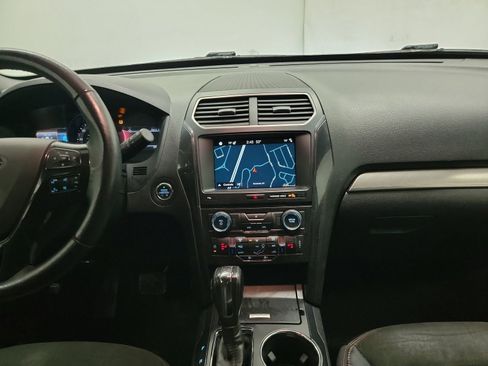 Used 2018 Ford Explorer XLT w/ Equipment Group 202A image 20
