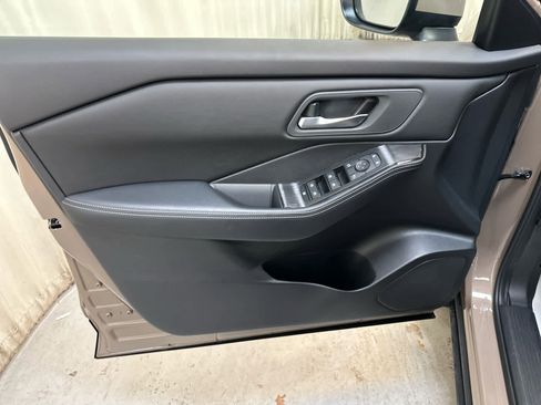 Certified 2024 Nissan Rogue SV image 25