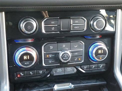 Used 2024 GMC Yukon Denali w/ Advanced Technology Package image 16