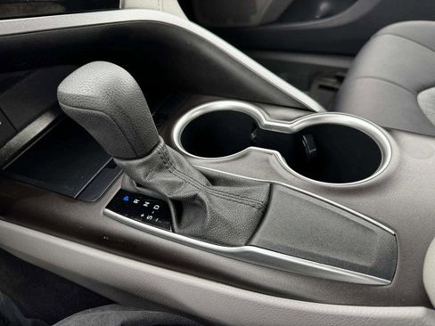 Used 2021 Toyota Camry LE image 31