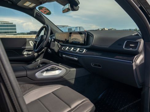 Certified 2025 Mercedes-Benz GLS 450 4MATIC image 28