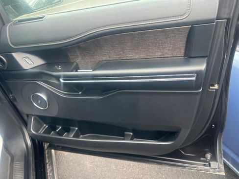 Used 2019 Ford Expedition Max Limited image 21