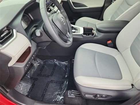 Used 2023 Toyota RAV4 Limited image 7