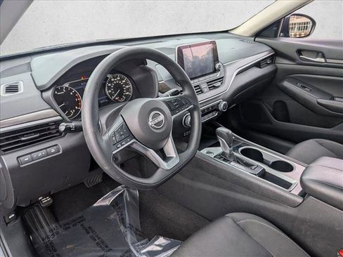 Used 2024 Nissan Altima 2.5 SV image 10