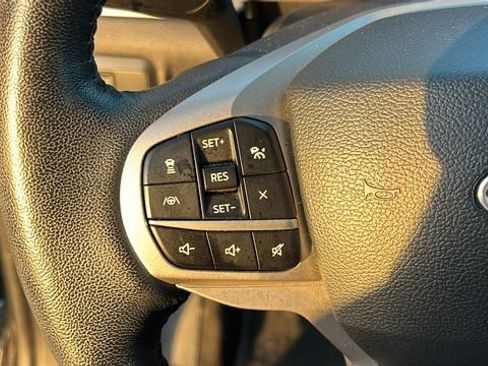 Used 2022 Ford Explorer XLT w/ Equipment Group 202A AWD/4WD image 15