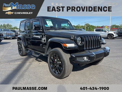 Used 2023 Jeep Wrangler Unlimited Sahara AWD/4WD image 3