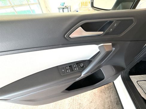 Used 2020 Volkswagen Tiguan SE w/ Panoramic Sunroof Package AWD/4WD image 15