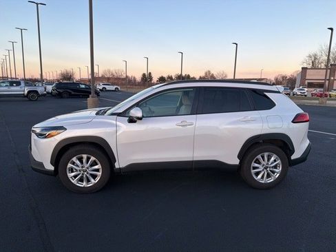 Certified 2023 Toyota Corolla Cross LE image 3