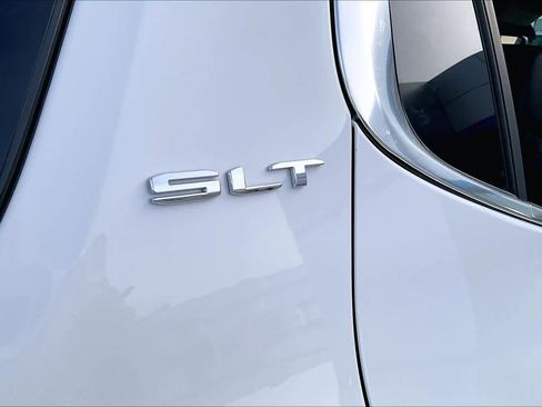 Certified 2023 GMC Acadia SLT image 11