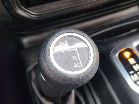 Certified 2022 Jeep Wrangler Sport AWD/4WD image 17