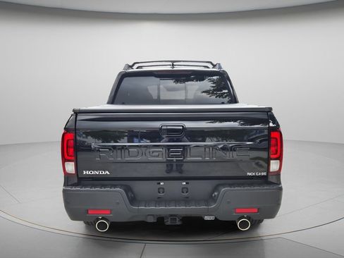 Used 2025 Honda Ridgeline Black Edition image 6