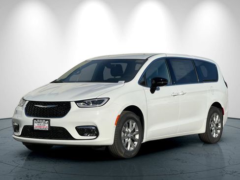 New 2026 Chrysler Pacifica Select image 8