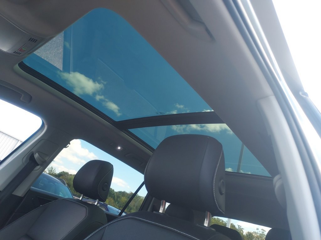 Certified 2023 Volkswagen Tiguan SE w/ Panoramic Sunroof Package AWD/4WD image 29