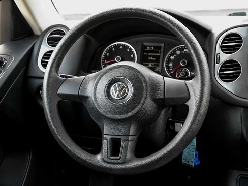 Used 2017 Volkswagen Tiguan S image 16