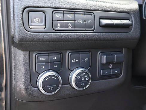 Used 2021 GMC Yukon Denali w/ Denali Ultimate Package image 20