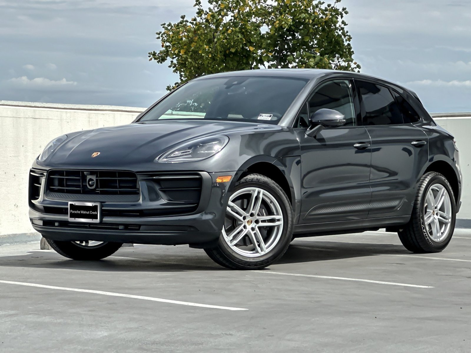 Certified 2026 Porsche Macan AWD/4WD image 1