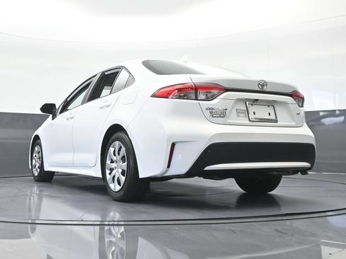 Used 2021 Toyota Corolla LE FWD image 48
