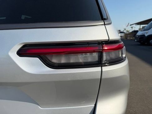 New 2026 Jeep Grand Cherokee L 4WD image 12