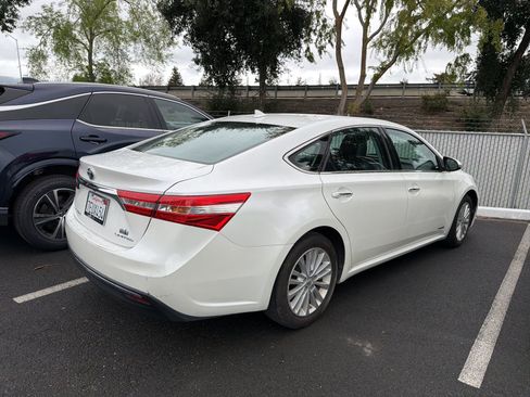 Used 2014 Toyota Avalon Limited w/ Technology Package image 3