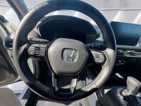 Used 2025 Honda HR-V EX-L image 9