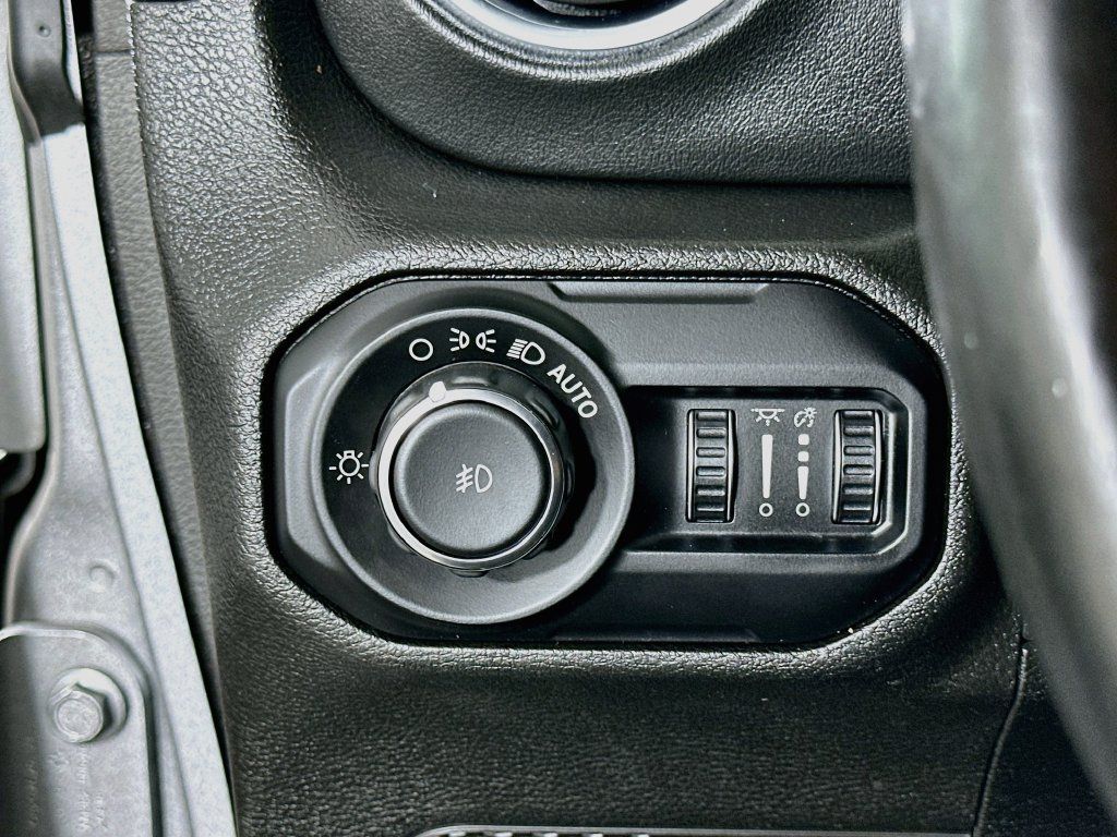 Used 2020 Jeep Wrangler Unlimited Sahara AWD/4WD image 10