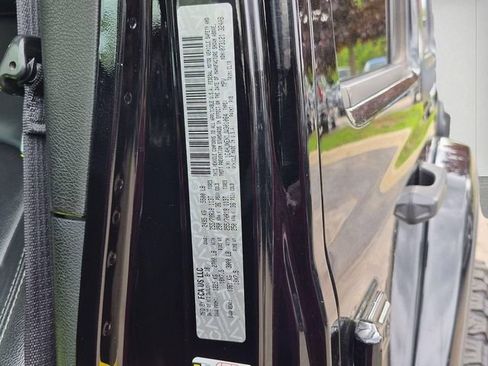 Used 2018 Jeep Wrangler Unlimited Sahara AWD/4WD image 28