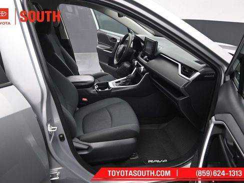 Used 2019 Toyota RAV4 LE w/ All Weather Liner Package AWD/4WD image 29