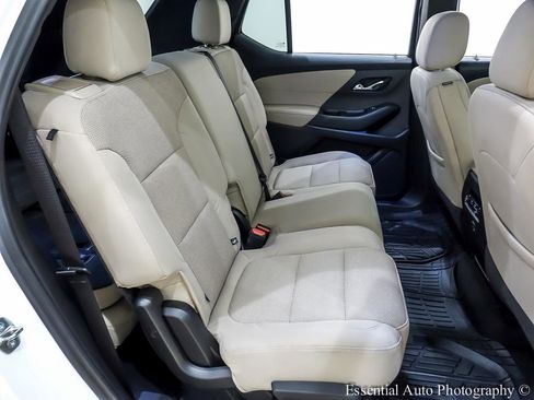 Used 2022 Chevrolet Traverse LS image 30