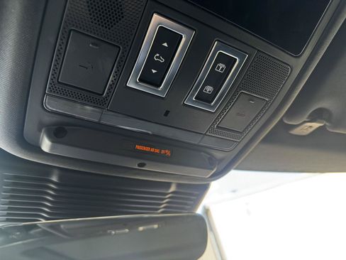Certified 2025 Land Rover Range Rover Evoque Dynamic SE AWD/4WD image 18