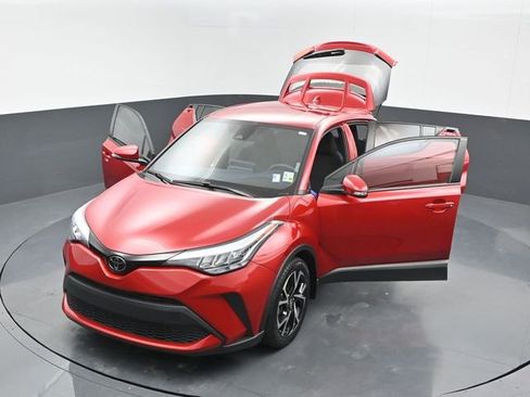 Used 2022 Toyota C-HR XLE image 26