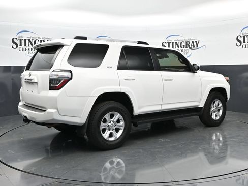 Used 2020 Toyota 4Runner SR5 AWD/4WD image 7