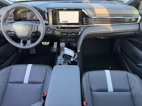 New 2026 Toyota Camry Hybrid FWD image 4