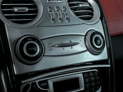 Used 2005 Mercedes-Benz SLR image 36