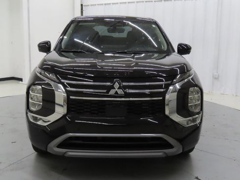 New 2025 Mitsubishi Outlander SE image 8