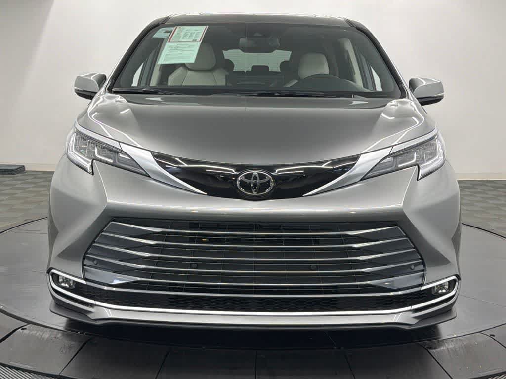 Certified 2026 Toyota Sienna Limited FWD image 6