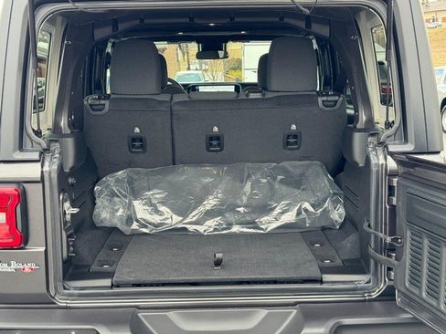 Used 2024 Jeep Wrangler Unlimited Rubicon w/ Convenience Group image 4