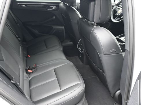 Certified 2026 Porsche Macan AWD/4WD image 10