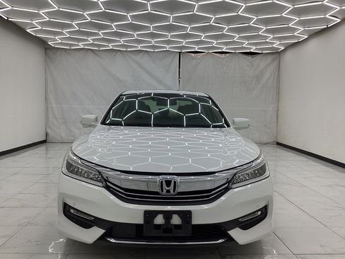 Used 2016 Honda Accord Touring image 5