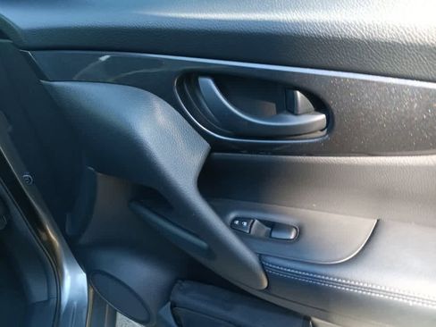 Used 2020 Nissan Rogue S AWD/4WD image 27
