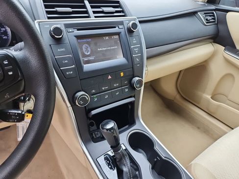 Used 2016 Toyota Camry SE FWD image 10