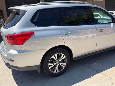 Used 2017 Nissan Pathfinder S AWD/4WD image 10