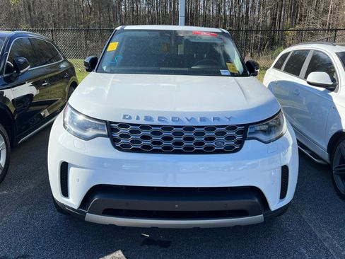 Used 2024 Land Rover Discovery S image 2