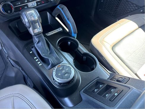 Used 2023 Ford Bronco Wildtrak image 22
