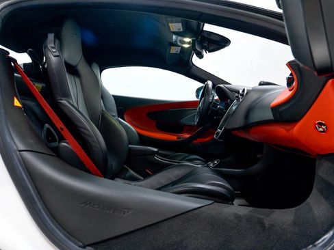 Used 2019 McLaren 600LT RWD image 24
