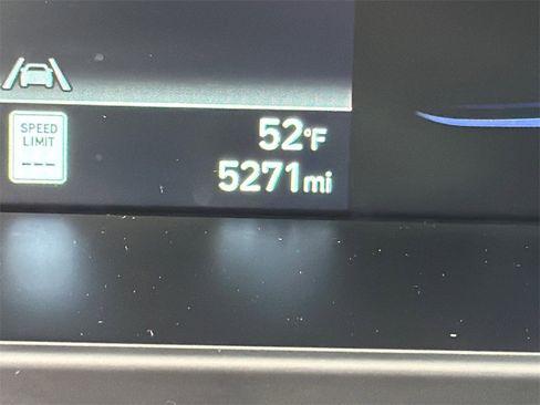 Certified 2025 Hyundai Elantra Sport image 27