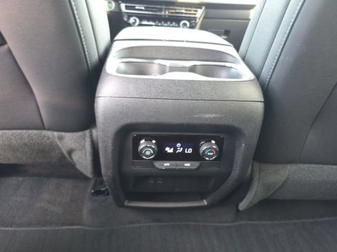 Used 2026 Chevrolet Traverse LT AWD/4WD image 29
