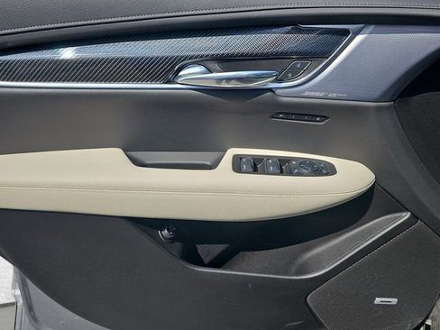 Used 2025 Cadillac XT6 Sport w/ LPO, Floor Liner Package image 28