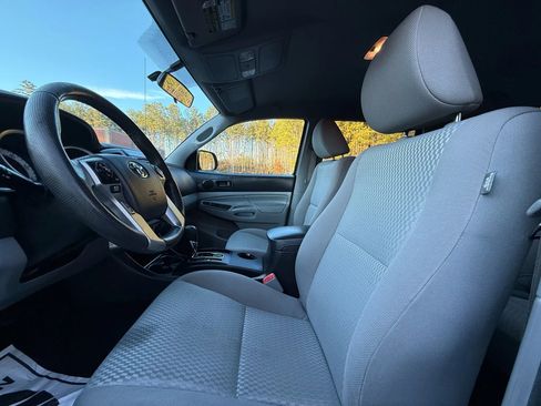 Used 2014 Toyota Tacoma PreRunner w/ Convenience Package image 14