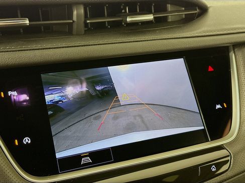 Used 2024 Cadillac XT6 Luxury image 14